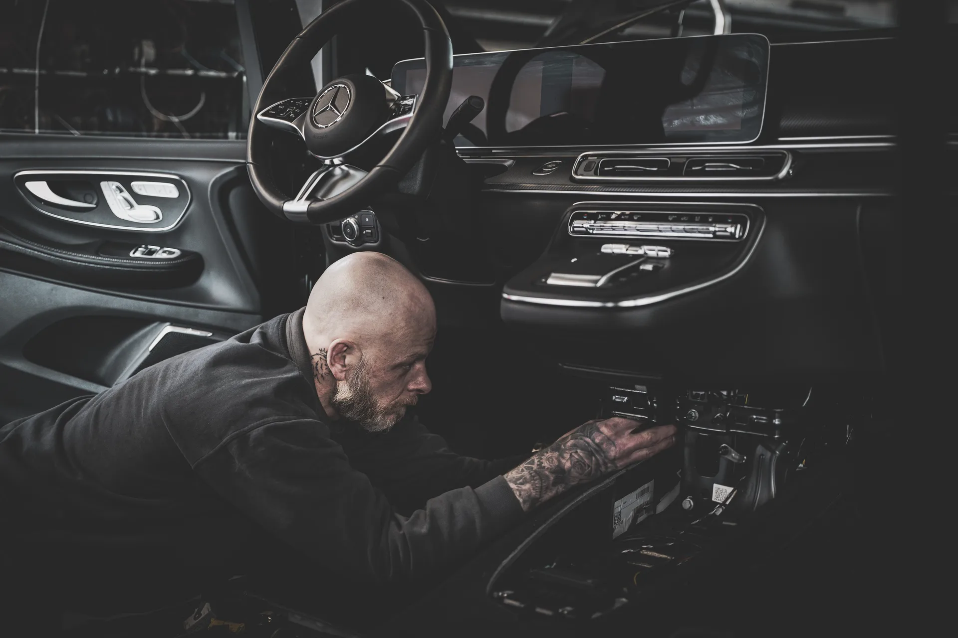 Businessfotografie — cinematische Szene aus einem KFZ-Betrieb in NRW